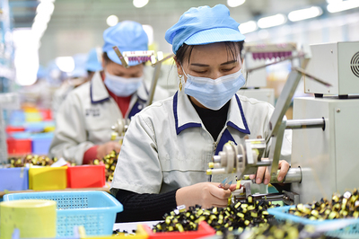 贵州丹寨:扶贫工厂助力搬迁群众稳定就业